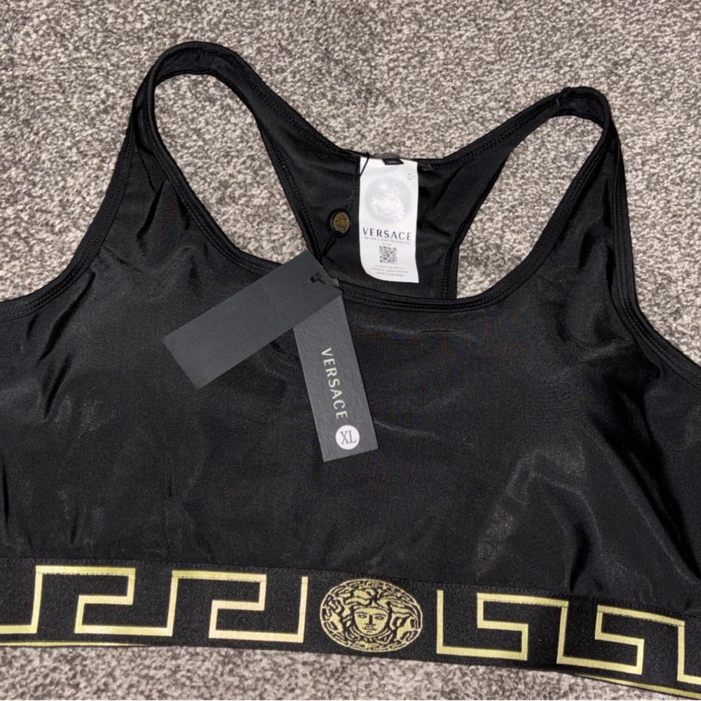 Beautiful set size XL RUN SMALL can fit size M/L